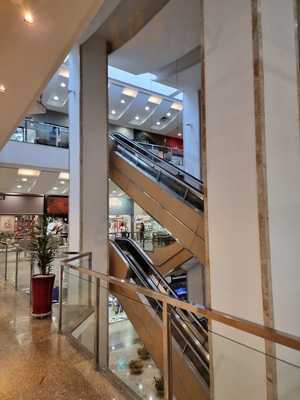 5. Avenida Cafe E Grill