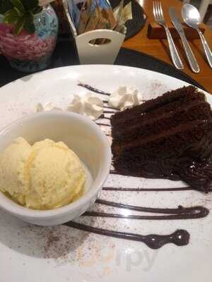 Chez Mom Cafe Bistro