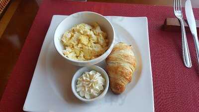 Chez Mom Cafe Bistro