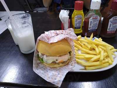 Kaju Hamburgueria & Pub