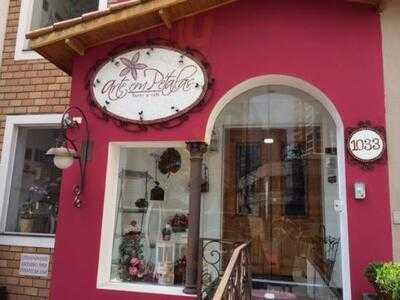 Arte Em Pétalas - Flores E Café