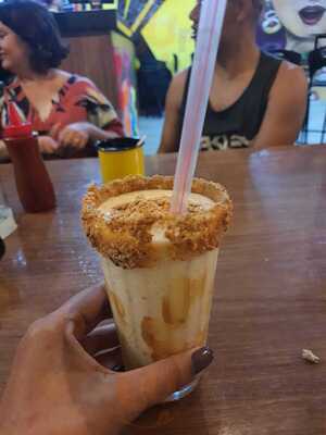 Eu E A Noite Lanchonete