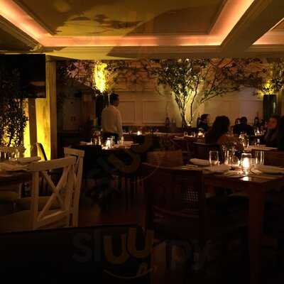 Cafe De La Musique Dining Club