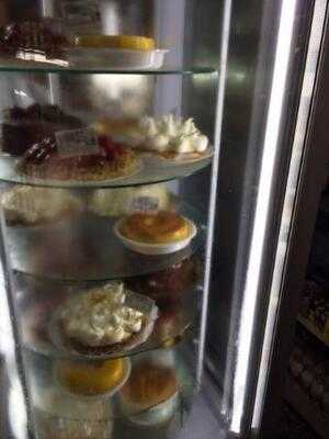 Cecilia Paes E Doces