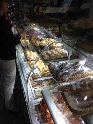 Cecilia Paes E Doces