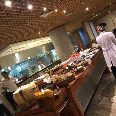 Ráscal Shopping Markt Place