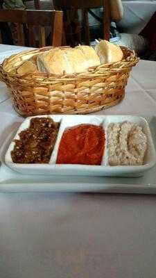 La Tivoli Pizza & Grill