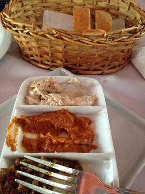 La Tivoli Pizza & Grill