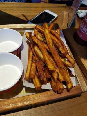 Muda Organic Burger & Bar