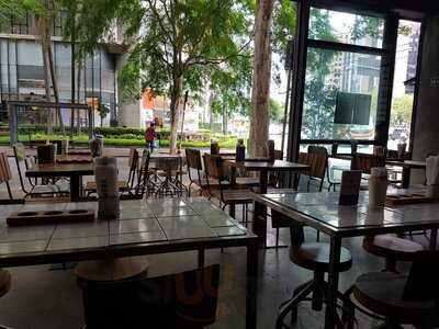 Muda Organic Burger & Bar