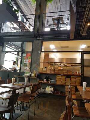 Muda Organic Burger & Bar
