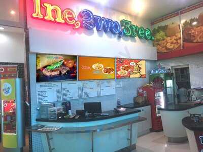 One Two Three Lanches