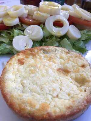 Dguste Cafe E Salada