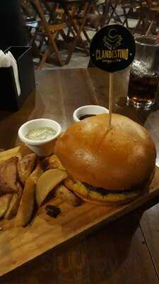 Clandestino Burger & Bar