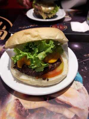 Jeti's Burger & Grill