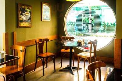 Cafe Hum