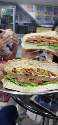 Pit Stop Sucos E Lanches