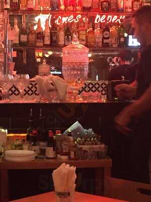 Garagem Comes E Bebes