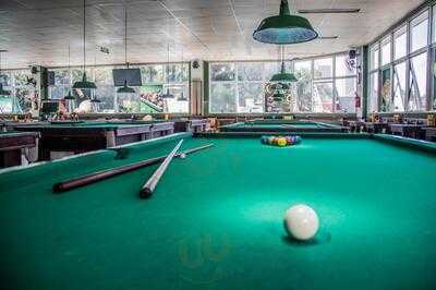 Bar & Snooker