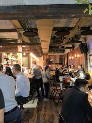 Periquita & Gin Club