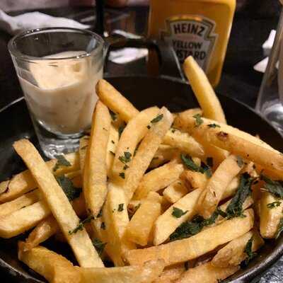 Periquita & Gin Club