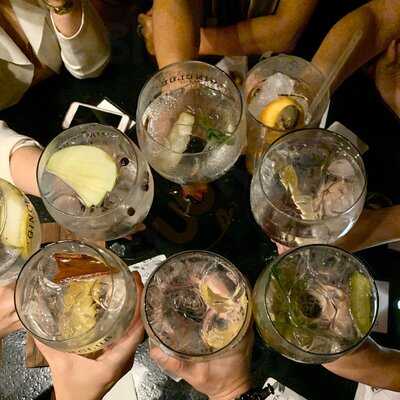 Periquita & Gin Club