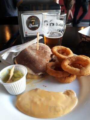 7 Queens Brewpub