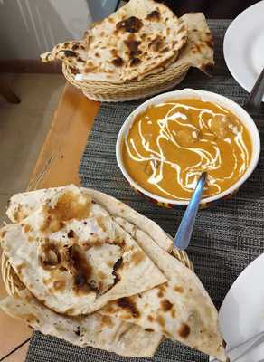 Sala 5 Cafe & Bistro