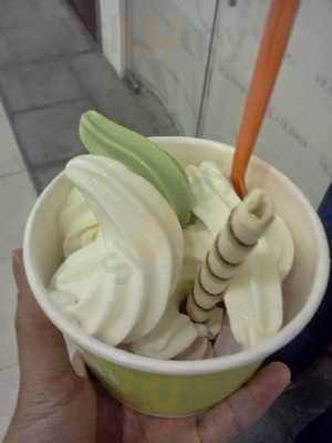 Tutti Frutti Frozen Yogurt
