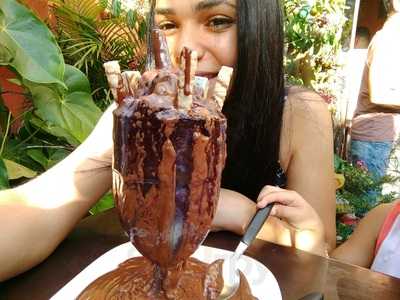 Agutoli's Acai Burger