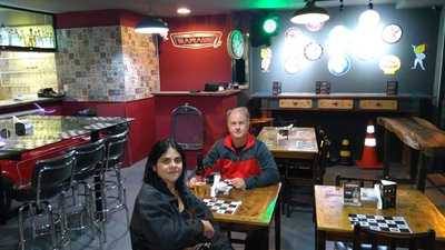 Garage V8 Food Station