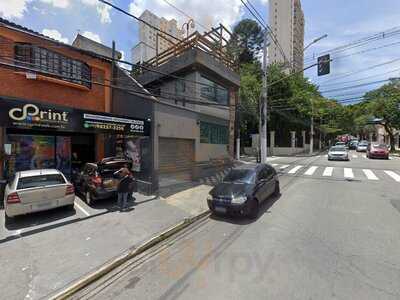 Garage V8 Food Station