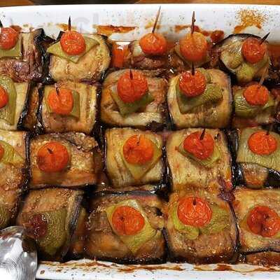 Lola Cafe & Restaurante