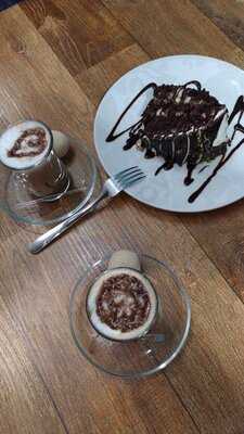 Lola Cafe & Restaurante