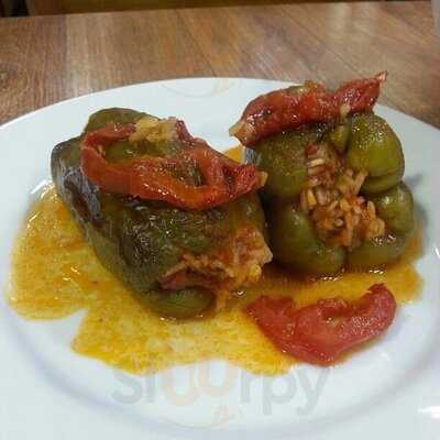 Lola Cafe & Restaurante