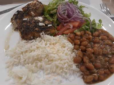 Lola Cafe & Restaurante