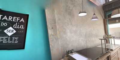 Lola Cafe & Restaurante