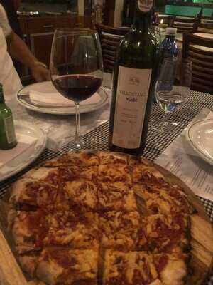 Maverick Pizza Vinho & Rock'n Roll