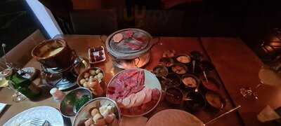 Maximilia Fondue & A La Carte
