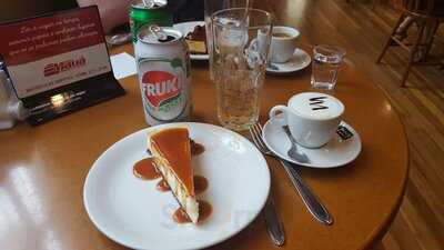 Iluminura Cafeteria E Livraria