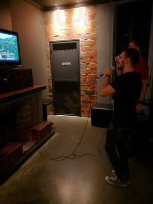 Rock'n Play Lounge Bar