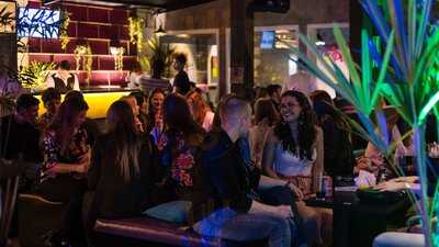 Rock'n Play Lounge Bar