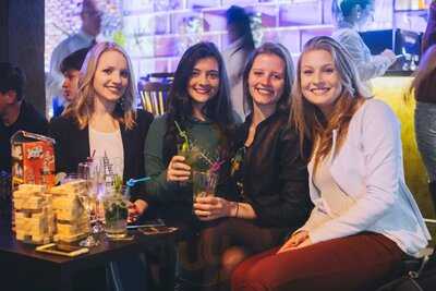 Rock'n Play Lounge Bar