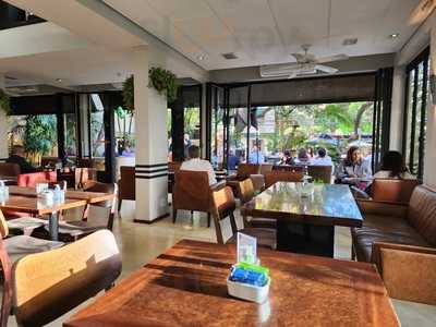 Lil - Lunch Music Bar.