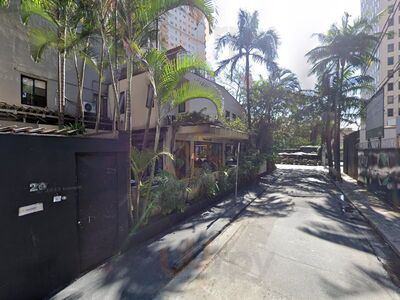 Lil - Lunch Music Bar.