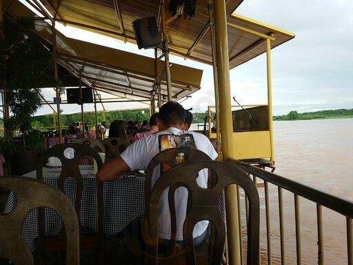 Botos Bar