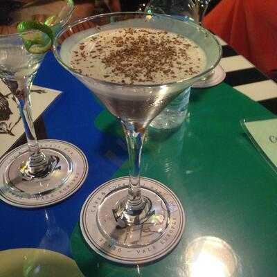 572 Cafe & Cocktail Bar