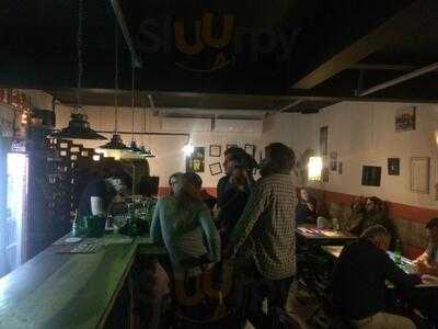 572 Cafe & Cocktail Bar