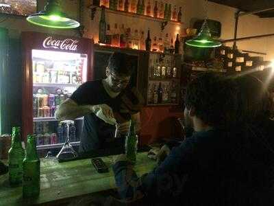 572 Cafe & Cocktail Bar