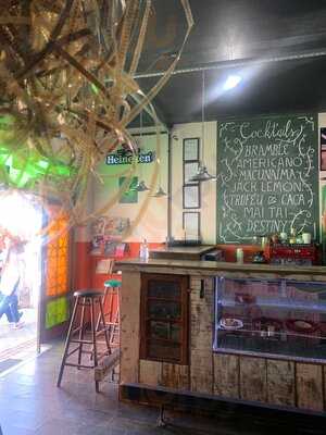 572 Cafe & Cocktail Bar